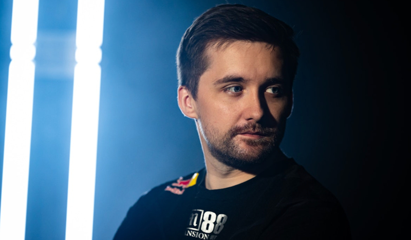 iG祝Xun生日快乐：健身小子要朝气满满 和大家一同向着目标往前冲