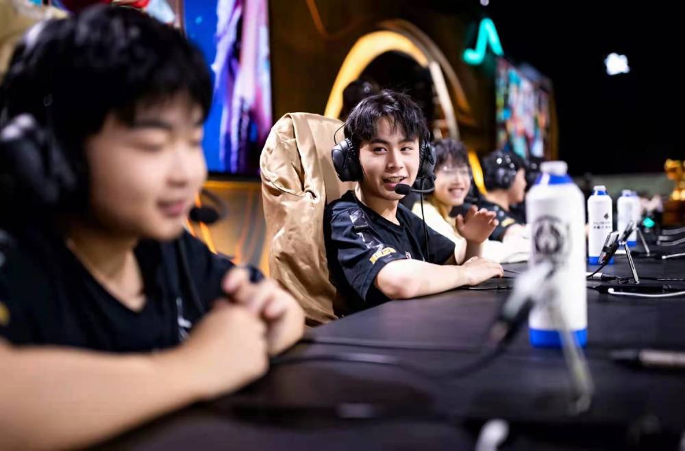 CSGO DH春季大师赛，Faze和Spirit各添一胜